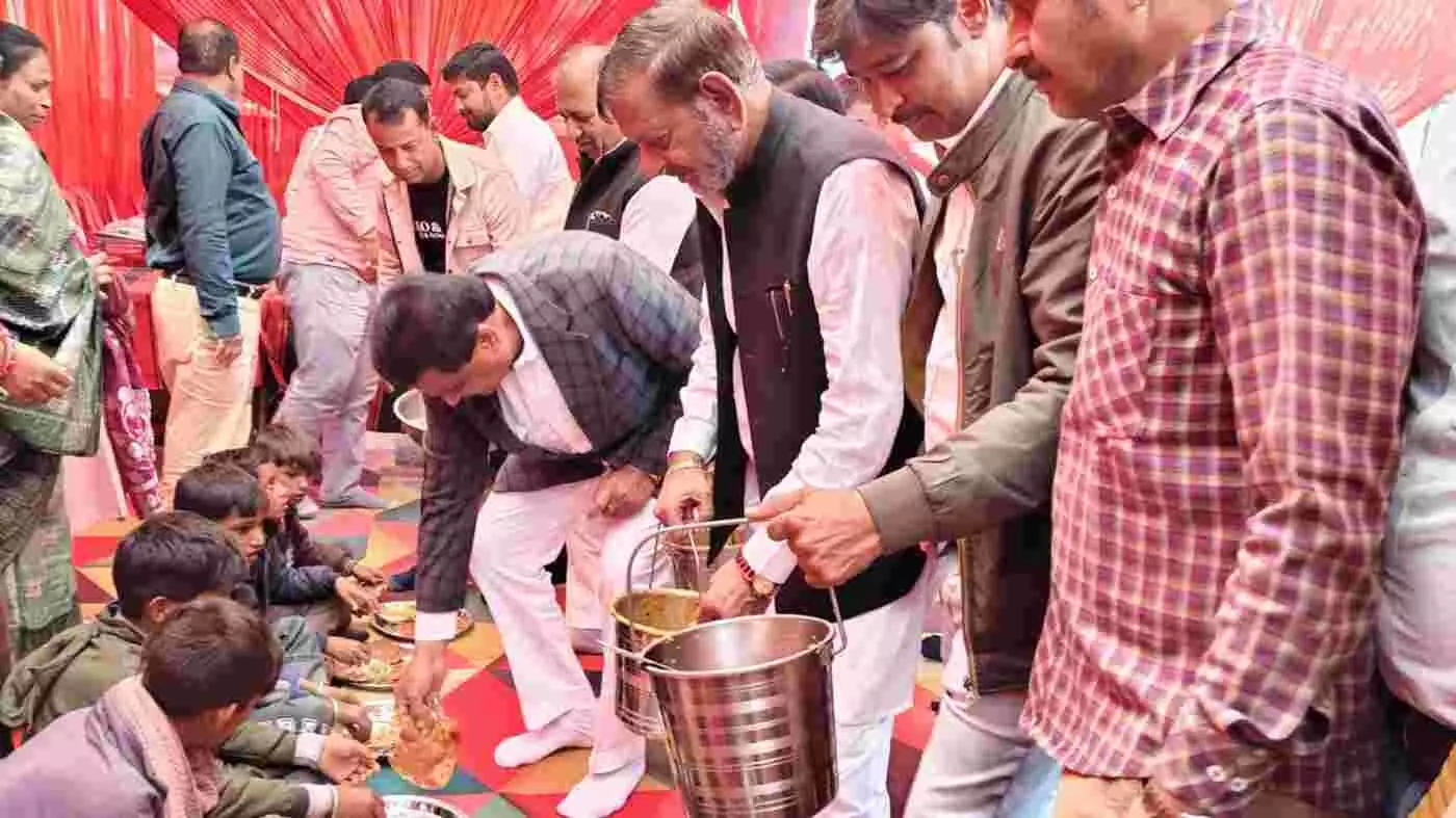 निम्बाहेड़ा: मकर संक्रांति पर उमड़ा सेवा का सैलाब, सुभाष चौक पर हजारों नारायण ने ग्रहण किया भव्य भंडारे का प्रसाद