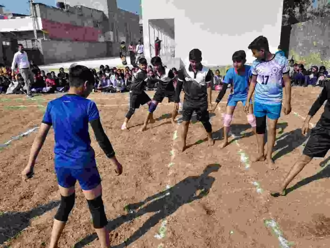 कानोड के खेल मैदान में गूंजा उत्साह: तुलसी अमृत विद्यालय में युवा सप्ताह के तहत खेल महोत्सव का आगाज कानोड के खेल मैदान में गूंजा उत्साह: तुलसी अमृत विद्यालय में युवा सप्ताह के तहत खेल महोत्सव का आगाज