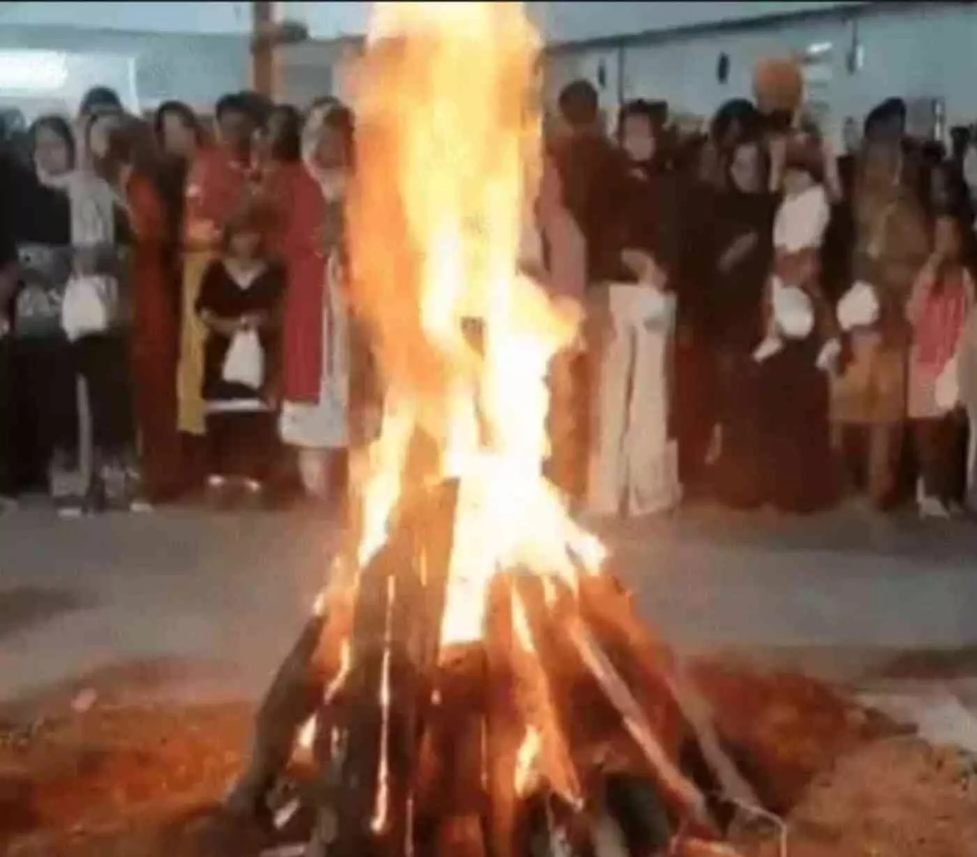 भीलवाड़ा: सिंधुनगर गुरुद्वारे में गुरबाणी की गूँज और लोहड़ी की अग्नि के बीच उमड़ा आस्था का सैलाब