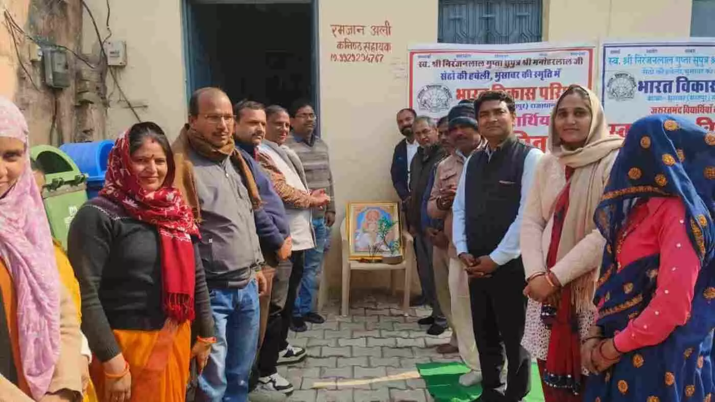 भुसावर में कड़ाके की ठंड के बीच मानवता की गर्माहट: निरंजनलाल गुप्ता की स्मृति में जरूरतमंद बच्चों को मिले जर्सी और बैग