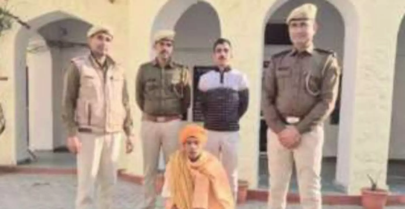 सवाई माधोपुर: महाकाल की शरण में छिपा पाखंडी बाबा गिरफ्तार, रवांजना डूंगर पुलिस ने इंदौर के शातिर ईनामी बदमाश को दबोचा