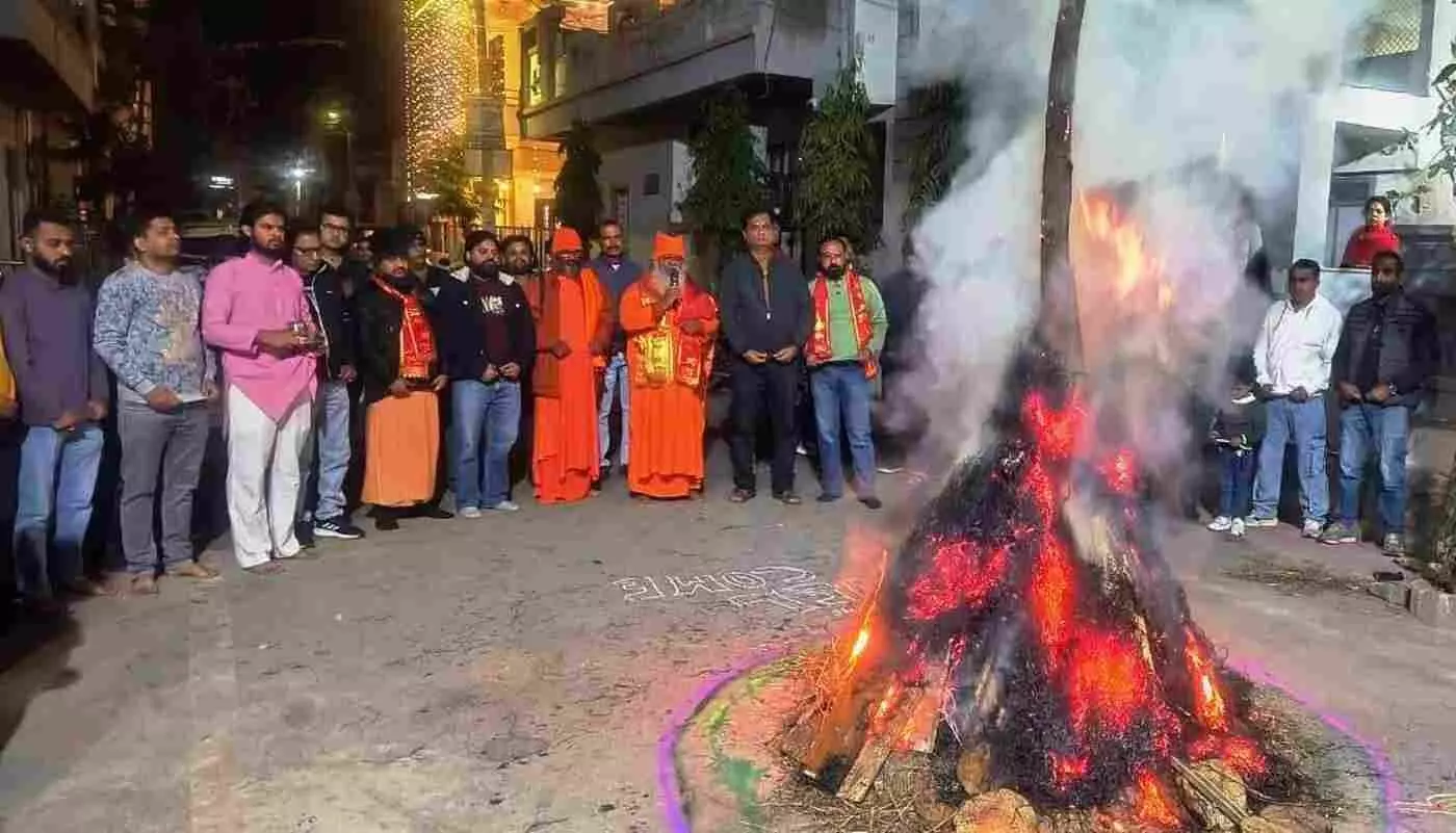 चित्तौड़गढ़ में आस्था की अलख: लाल लोई के पावन प्रकाश से जगमगाया सिंधी समाज, परंपरा और उत्साह का अनूठा संगम