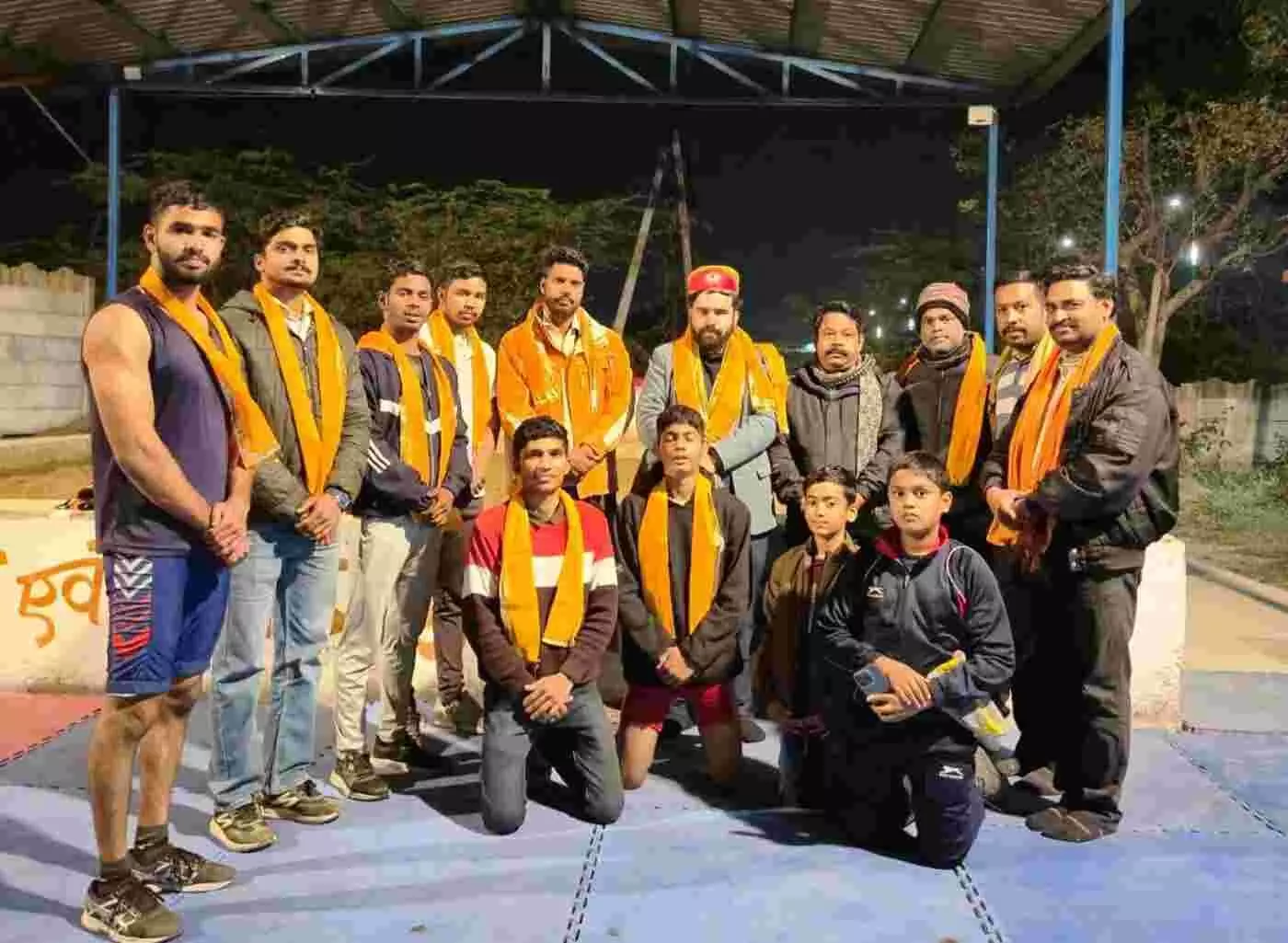 चित्तौड़गढ़ के अखाड़े में गूंजा जीत का शंखनाद: ऑल इंडिया यूनिवर्सिटी कुश्ती में परचम लहराकर लौटे पहलवानों का शाही अभिनंदन