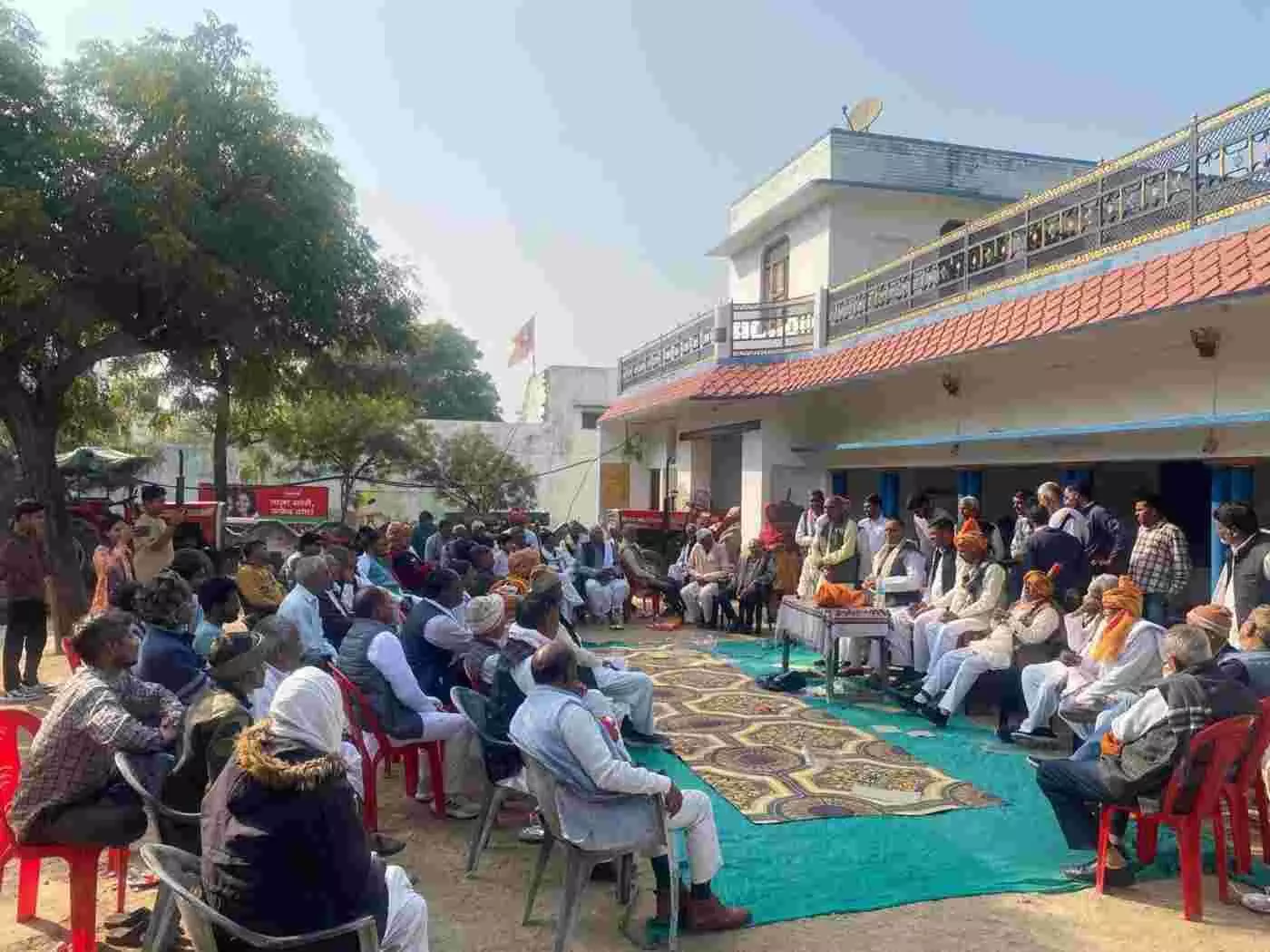 डीग में कांग्रेस का हल्लाबोल: मनरेगा बचाओ संग्राम के तहत गांवों में चौपाल, मोदी सरकार पर अधिकार छीनने का आरोप