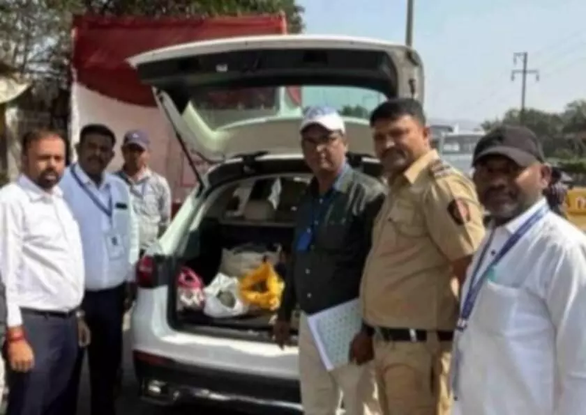 ₹20 lakh in cash recovered from an Innova car in the CBD area ₹20 lakh in cash recovered from an Innova car in the CBD area