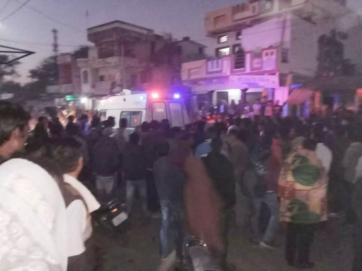 भूपालसागर में मौत बनकर दौड़ा ट्रेलर: जाशमा बस स्टैंड पर राहगीर को बेरहमी से कुचला, पैर के हुए टुकड़े-टुकड़े