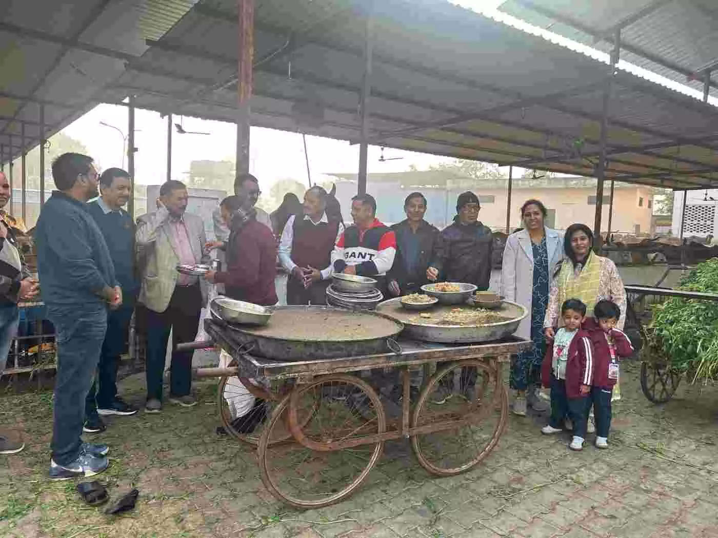 भीलवाड़ा में उमड़ा जीव दया का सैलाब: लायंस क्लब सिटी ने रामधाम गौशाला में परोसी श्रद्धा की लापसी