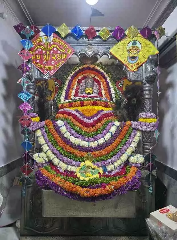 भीलवाड़ा: कड़ाके की ठंड पर भारी पड़ी बाबा श्याम की आस्था, काशीपुरी धाम में उमड़ा श्रद्धा का सैलाब