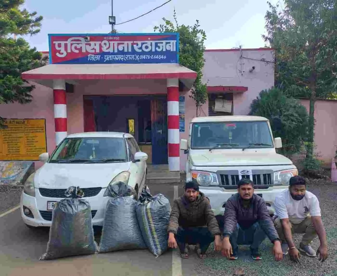 प्रतापगढ़ में ऑपरेशन चक्रव्यूह का बड़ा प्रहार: फिल्मी स्टाइल में नाकाबंदी तोड़ भागे तस्कर, पुलिस ने घेराबंदी कर दबोचा 8 लाख का डोडाचूरा