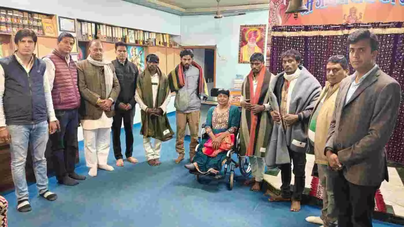 निम्बाहेड़ा में मानवता की मिसाल: कड़कड़ाती ठंड में जैन जागृति सेंटर ने फैलाया सेवा का उजाला