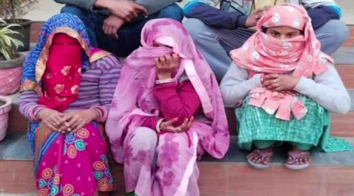 हिंडौन सिटी के होटल में जिस्मफरोशी के बड़े रैकेट का पर्दाफाश: भरतपुर से बुलाई गई थीं लड़कियां, पुलिस की रेड से मचा हड़कंप