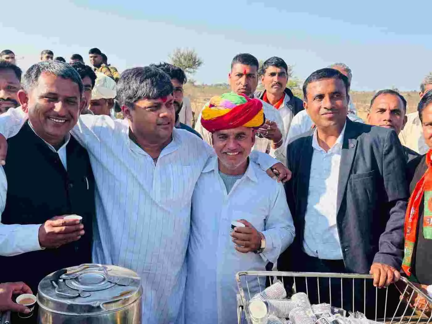 उन्हेल (झालावाड़): पांव के छाले नहीं रोक पाए राहें, भारी जनसैलाब के बीच वसुंधरा राजे ने भरी हुंकार उन्हेल (झालावाड़): पांव के छाले नहीं रोक पाए राहें, भारी जनसैलाब के बीच वसुंधरा राजे ने भरी हुंकार