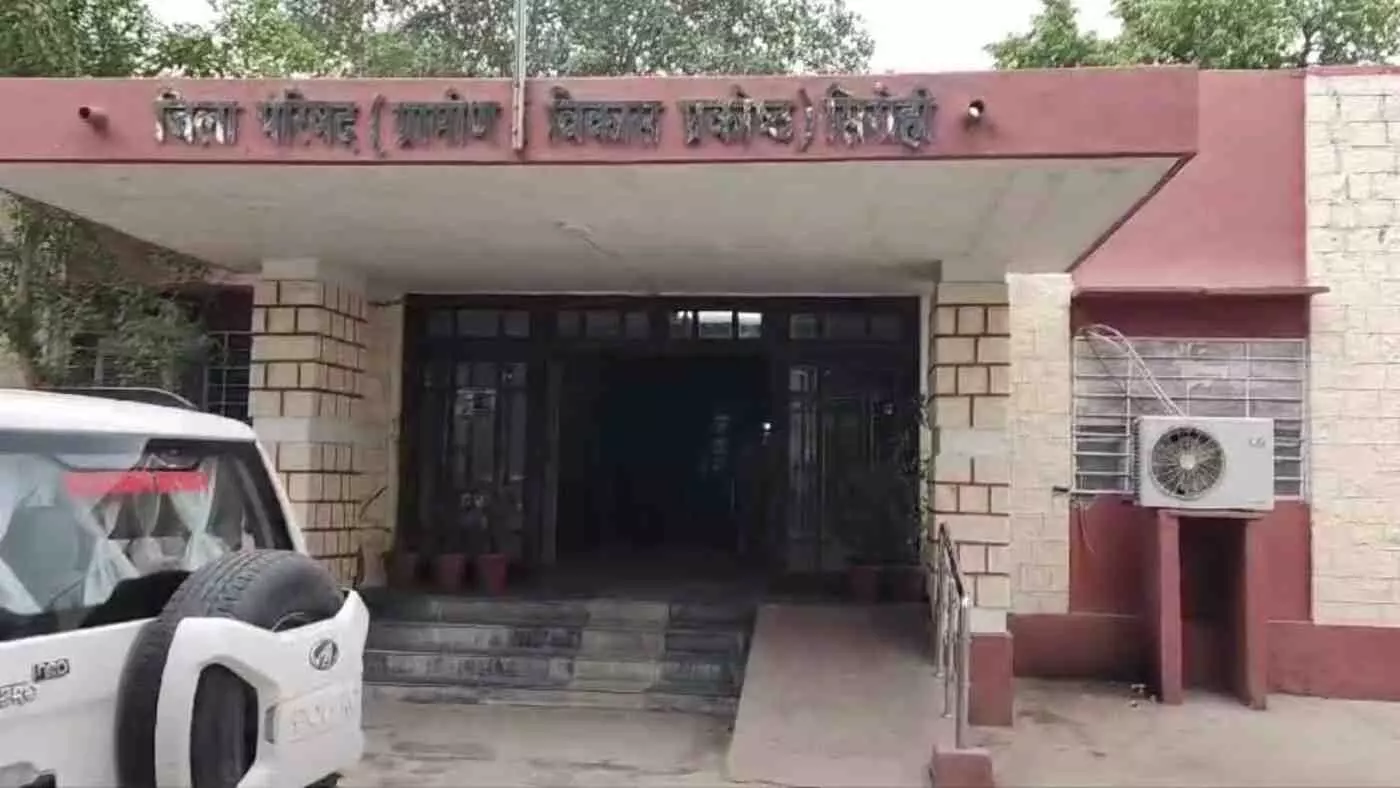 सिरोही: धाण ग्राम पंचायत में भूखंडों की बंदरबांट पर बड़ा एक्शन, प्रशासक सहित पूरी समिति हुई पदच्युत सिरोही: धाण ग्राम पंचायत में भूखंडों की बंदरबांट पर बड़ा एक्शन, प्रशासक सहित पूरी समिति हुई पदच्युत