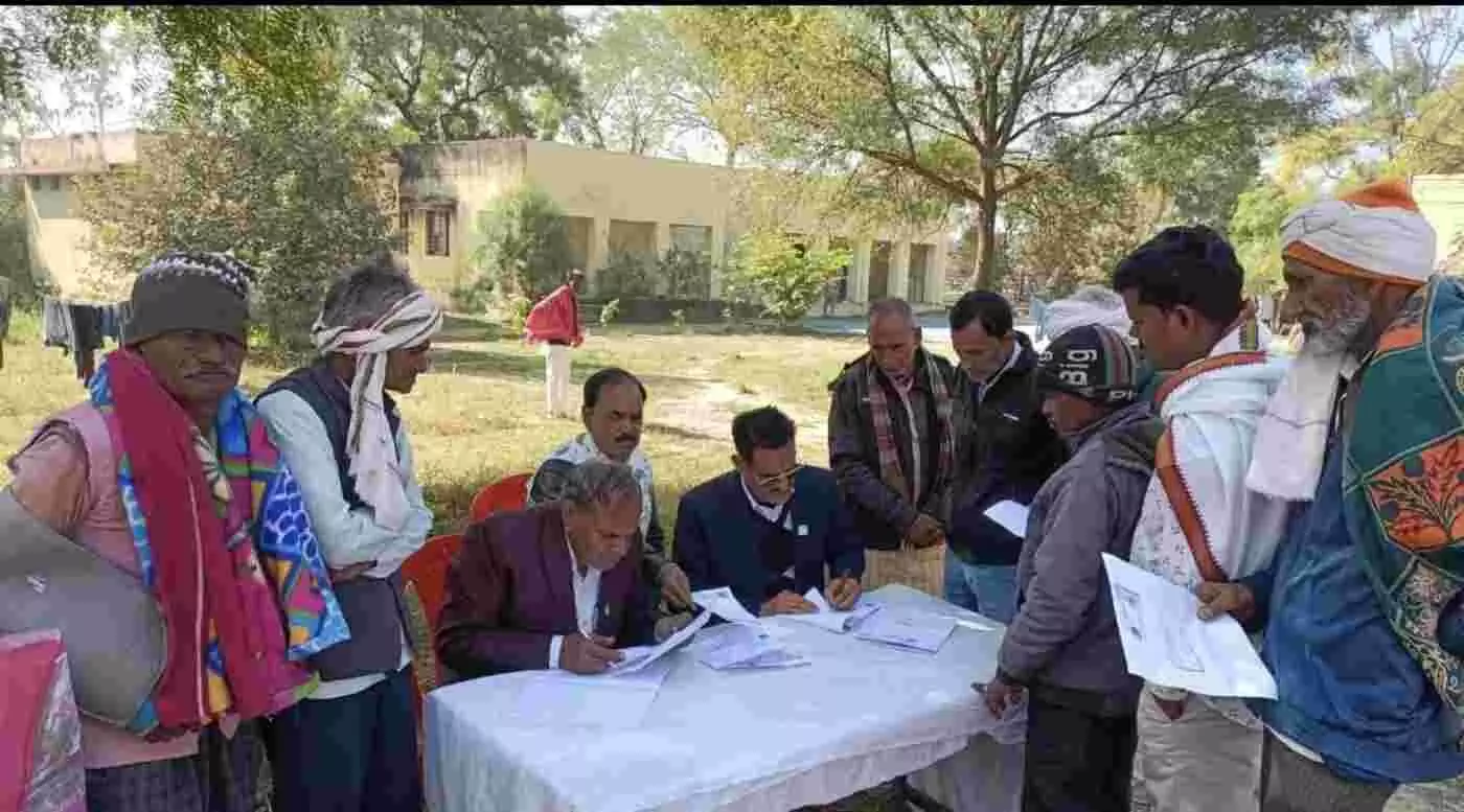 बारां में रोशनी का उपहार: रेलावन में लायंस क्लब साउथ के शिविर में 184 लोगों की आँखों की हुई जांच बारां में रोशनी का उपहार: रेलावन में लायंस क्लब साउथ के शिविर में 184 लोगों की आँखों की हुई जांच