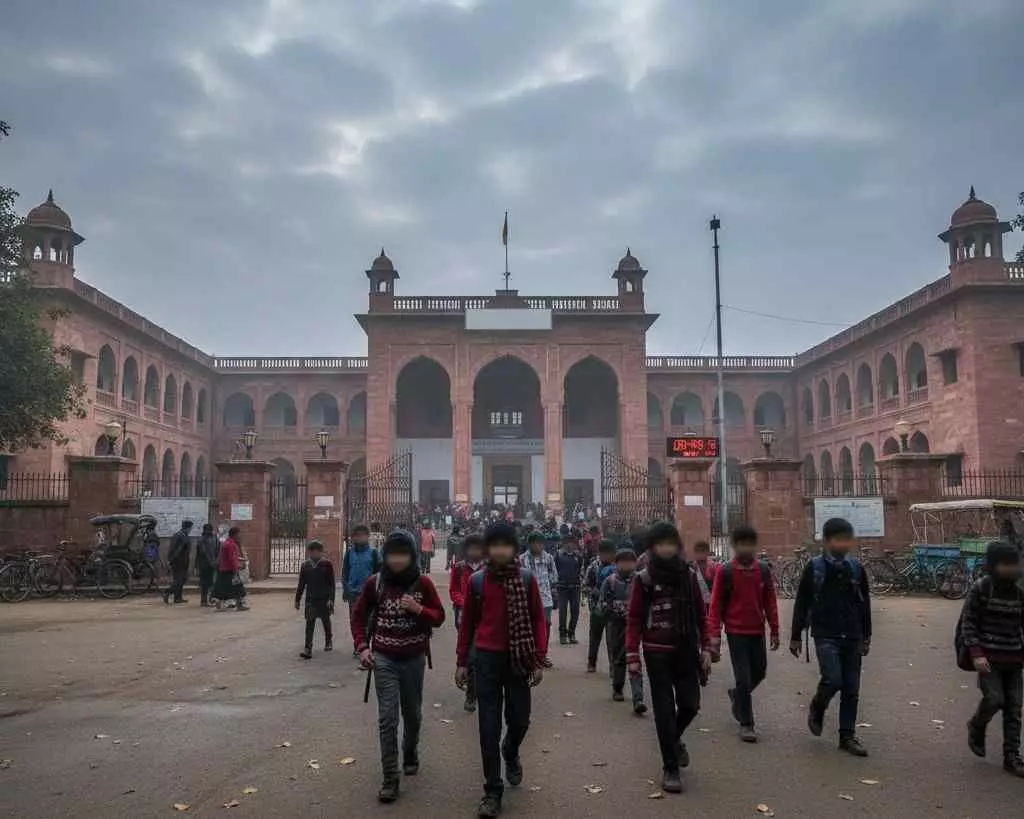 Ai generated image-सवाई माधोपुर में कड़ाके की ठंड का सितम: स्कूलों के समय में भारी बदलाव, आदेश न मानने वालों पर गिरेगी गाज