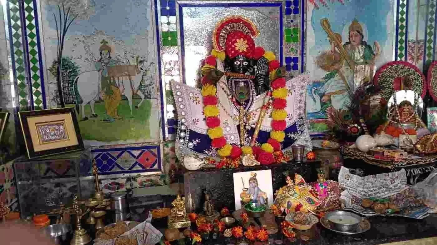खेरोदा में आस्था और उल्लास का संगम: चारभुजा नाथ को लगा खींच का भोग, आसमान में सजी पतंगों की सतरंगी चादर खेरोदा में आस्था और उल्लास का संगम: चारभुजा नाथ को लगा खींच का भोग, आसमान में सजी पतंगों की सतरंगी चादर