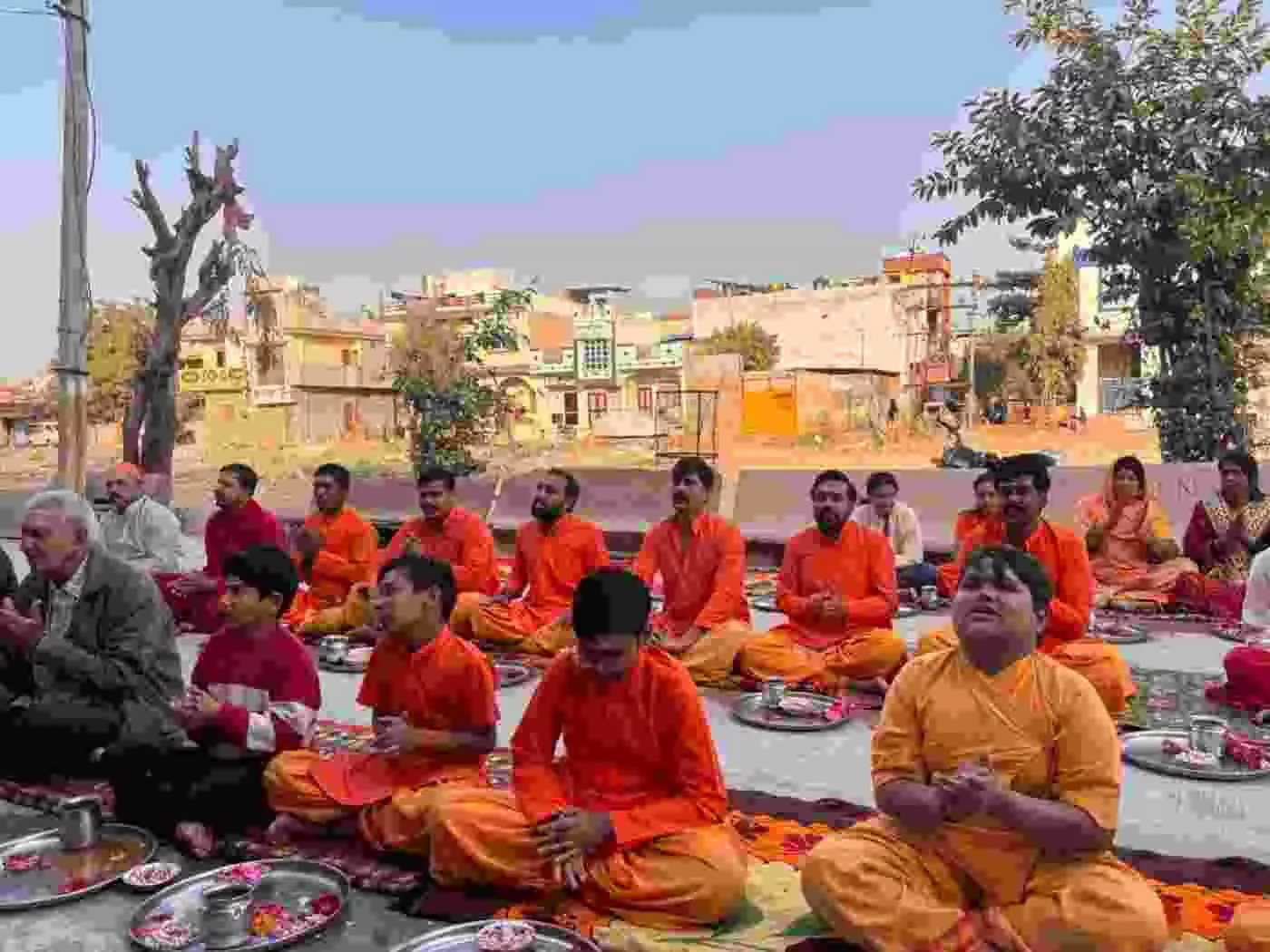 चित्तौड़गढ़: श्री शेषावतार कल्लाजी वेदपीठ पर सूर्य की आभा से दमक उठे ठाकुर जी, आस्था के महासंगम में उमड़ा जनसैलाब