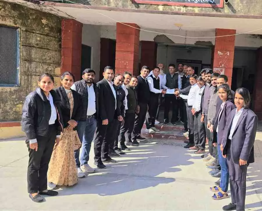 उदयपुर के वल्लभनगर में वकीलों का भारी आक्रोश: ऑनलाइन अदालती व्यवस्था के खिलाफ न्यायिक कार्यों का अनिश्चितकालीन बहिष्कार