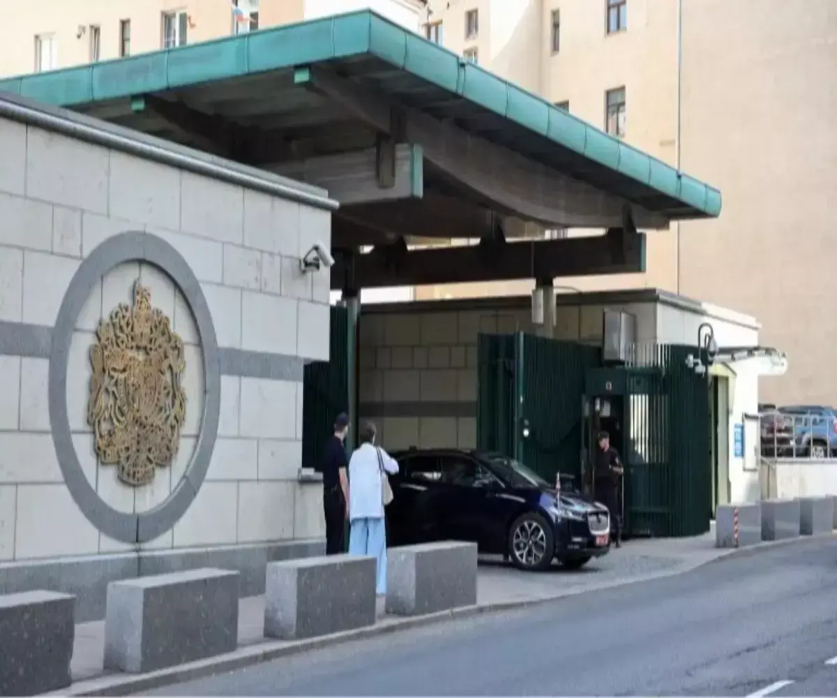 Russia expels British diplomat, escalating diplomatic war between London and Moscow Russia expels British diplomat, escalating diplomatic war between London and Moscow