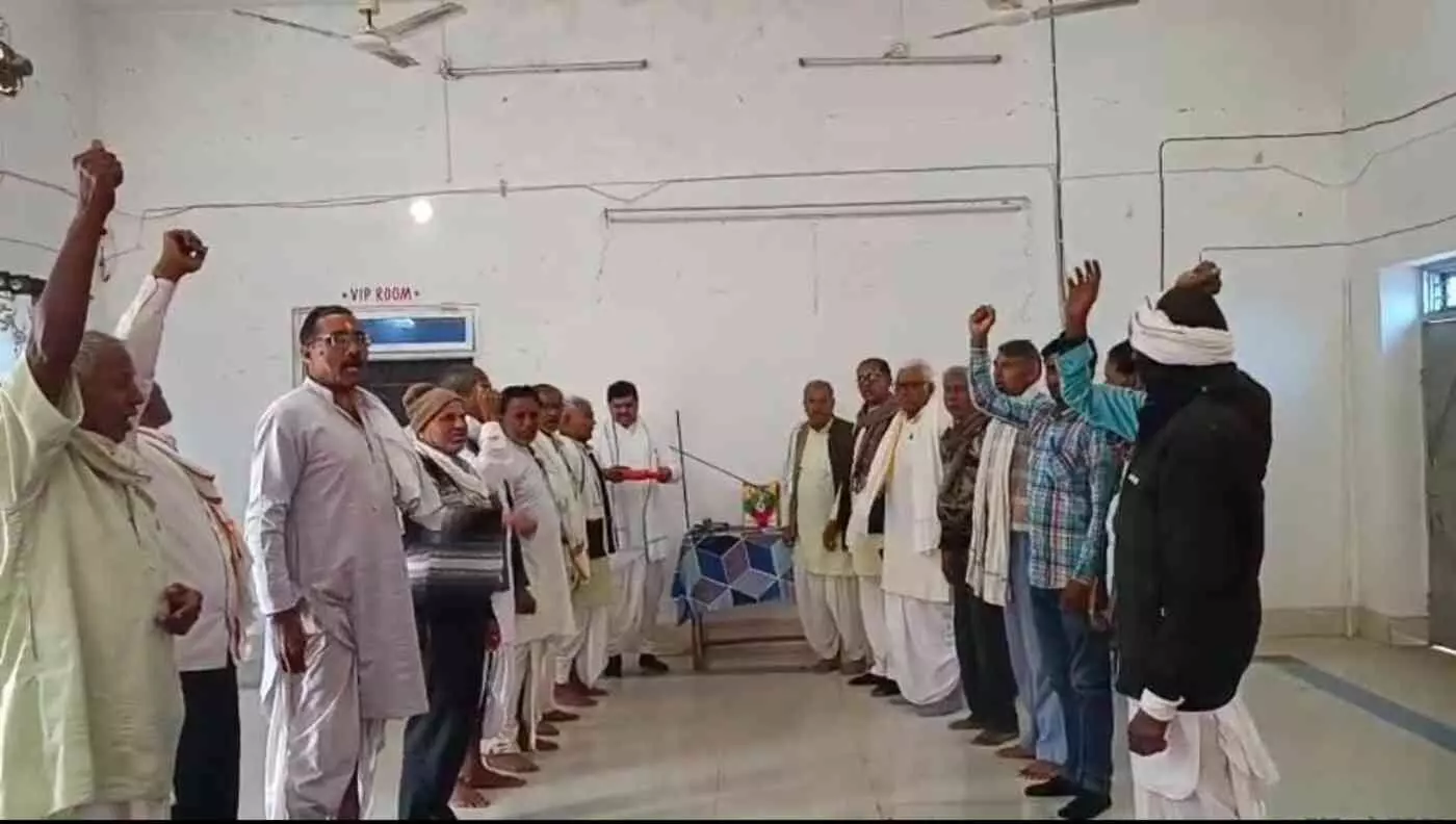 सपोटरा में गरजी किसानों की आवाज: बदहाल व्यवस्था और खाद की किल्लत पर भारतीय किसान संघ ने खोला मोर्चा सपोटरा में गरजी किसानों की आवाज: बदहाल व्यवस्था और खाद की किल्लत पर भारतीय किसान संघ ने खोला मोर्चा