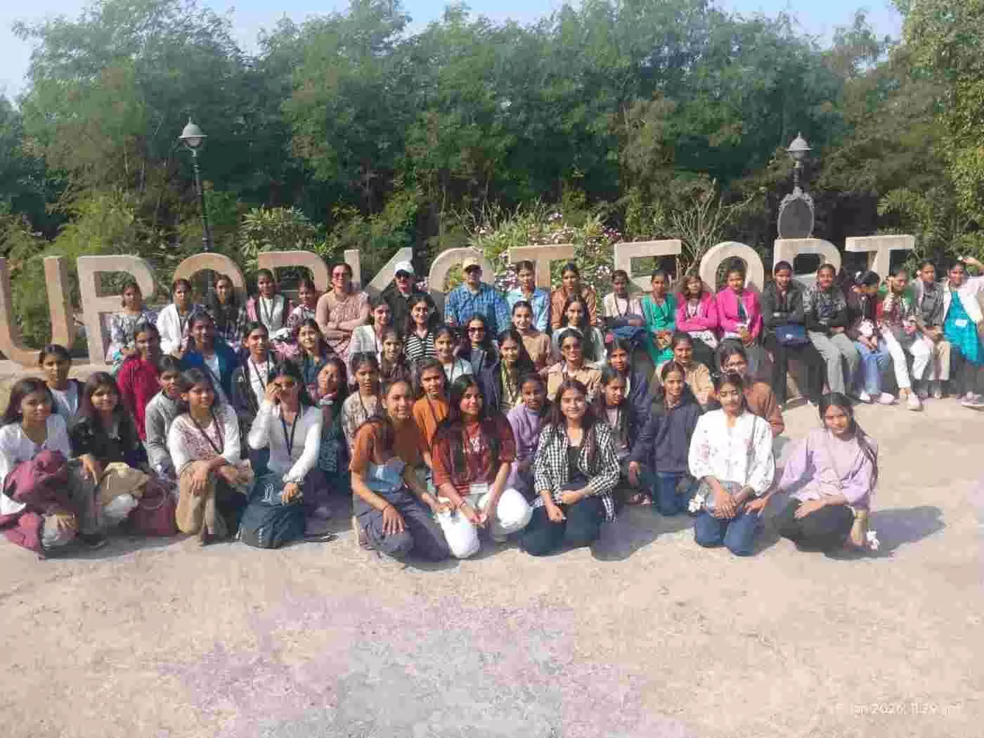उदयपुर के होनहारों ने नापा गुजरात का भूगोल: एपीजे अब्दुल कलाम व्यक्तित्व विकास योजना के तहत शैक्षणिक भ्रमण संपन्न