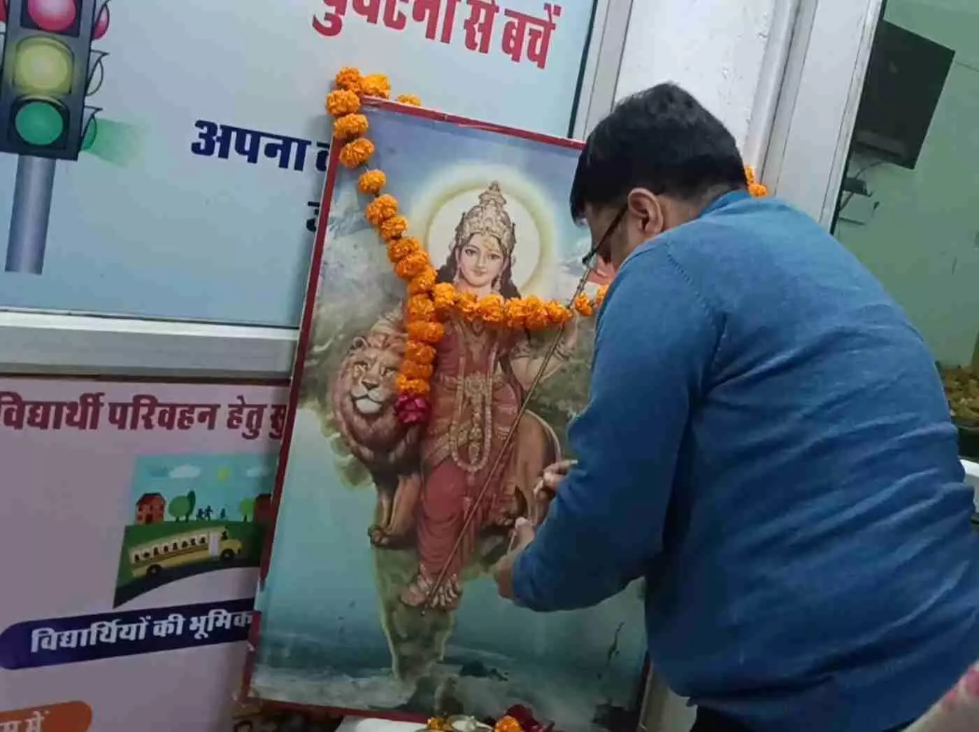 भरतपुर: शौर्य को सलाम! परिवहन कार्यालय में गूँजा जय हिंद, 76वें सेना दिवस पर शहीदों की शहादत को नम आँखों से किया याद भरतपुर: शौर्य को सलाम! परिवहन कार्यालय में गूँजा जय हिंद, 76वें सेना दिवस पर शहीदों की शहादत को नम आँखों से किया याद