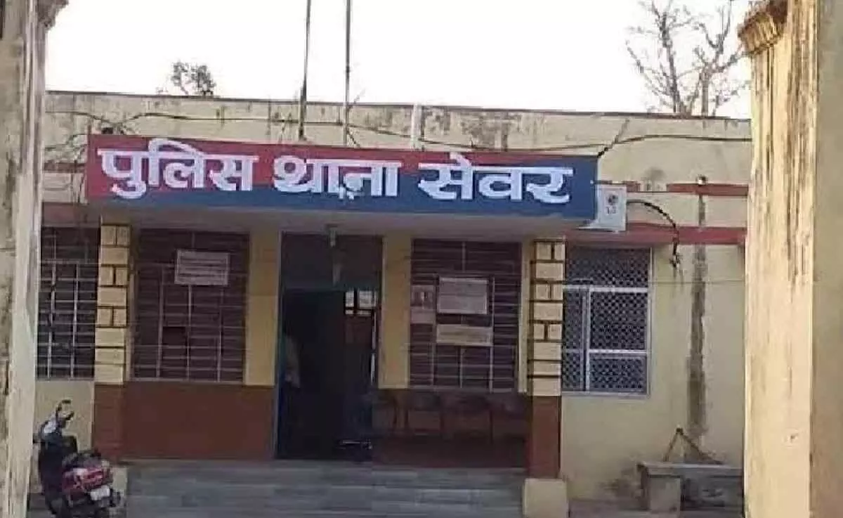 भरतपुर में दबंगई का खौफ: भाई-बहन पर लाठी-डंडों से खूनी हमला, सोशल मीडिया पर वायरल हुआ पिटाई का रोंगटे खड़े कर देने वाला वीडियो भरतपुर में दबंगई का खौफ: भाई-बहन पर लाठी-डंडों से खूनी हमला, सोशल मीडिया पर वायरल हुआ पिटाई का रोंगटे खड़े कर देने वाला वीडियो