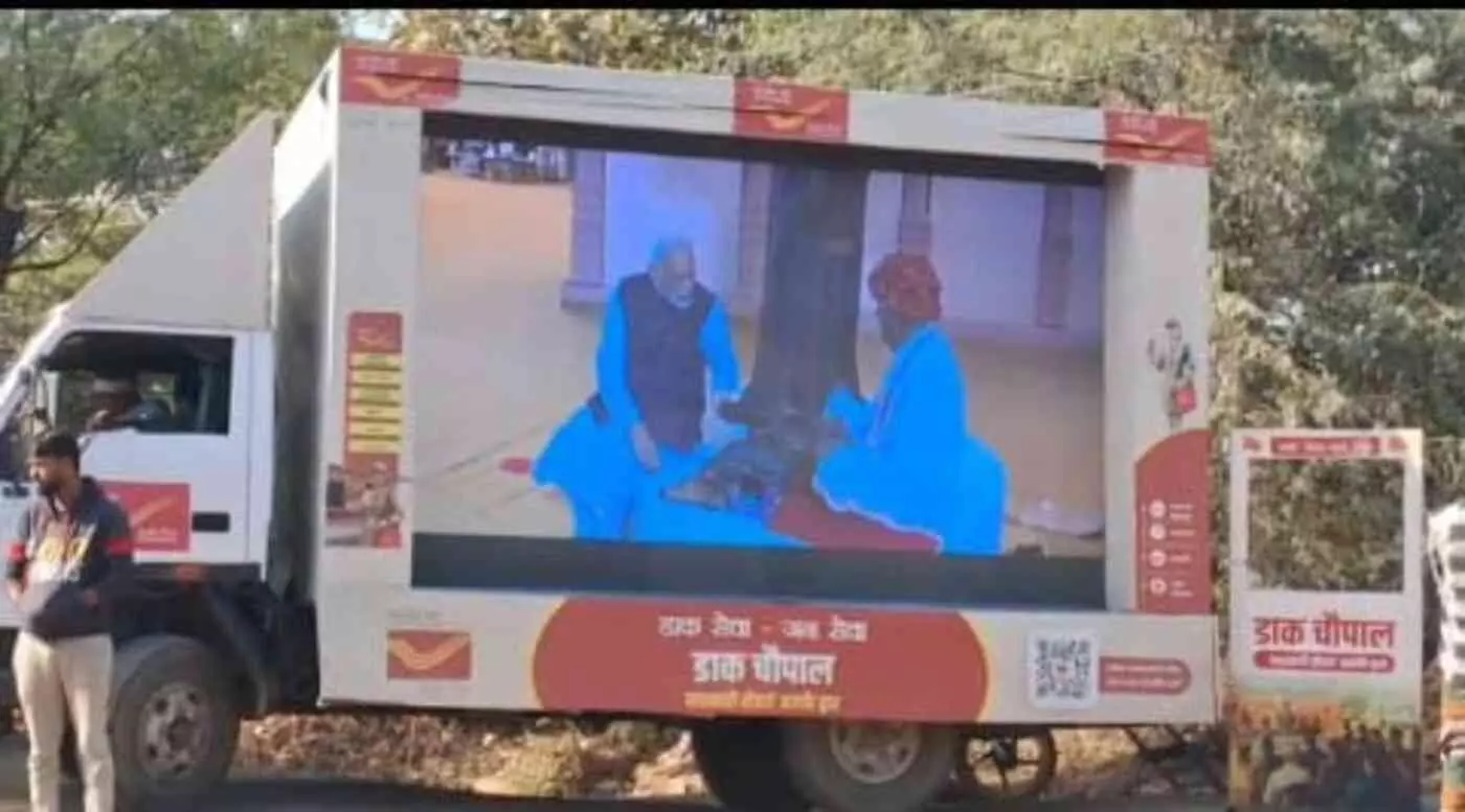 डीग: गांव-गांव पहुंच रहा डाक विभाग का जागरूकता रथ, डिजिटल क्रांति से खुलेंगे ग्रामीणों की समृद्धि के द्वार