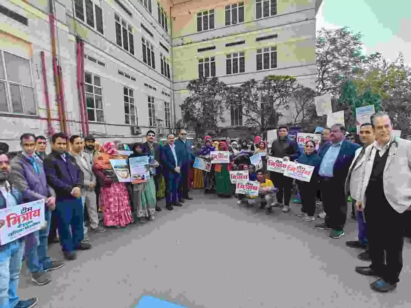जयपुर: SMS अस्पताल के स्वच्छता योद्धाओं का बढ़ाया मान, कड़ाके की ठंड में मित्राय ने थामी सेवा की मशाल