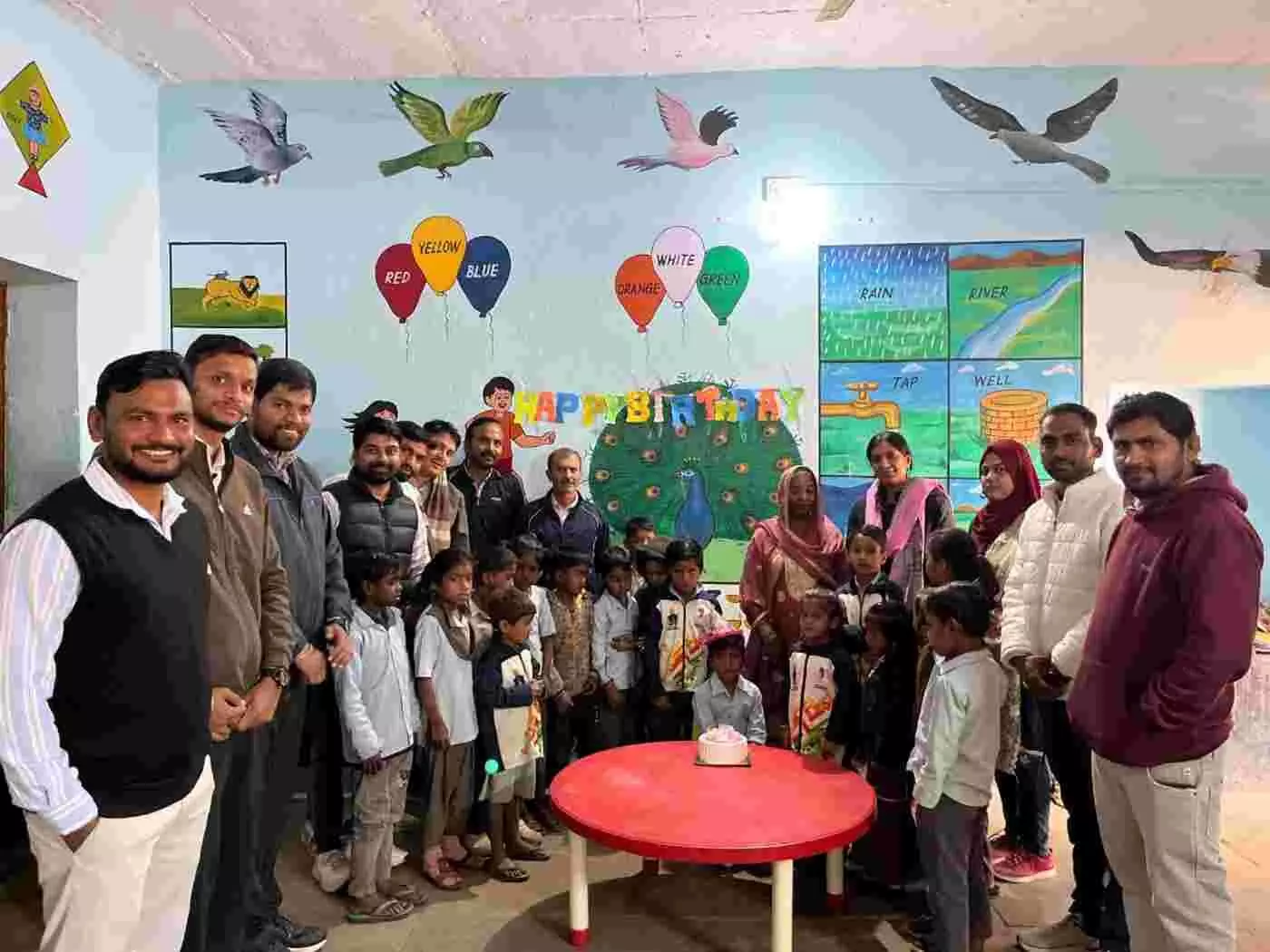 सलूंबर के लसाडिया स्कूल में उल्लास: बाल वाटिका में गूंजी हैप्पी बर्थडे की गूंज, शिक्षा और समुदाय के संगम की अनूठी मिसाल