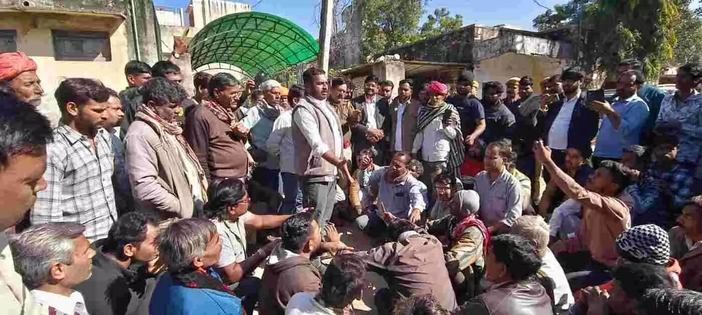आमेट में मौत का हाई वोल्टेज तांडव: 11 KV लाइन की चपेट में आने से 10 वर्षीय मासूम की मौत, मुआवजे के बाद शांत हुआ परिजनों का आक्रोश