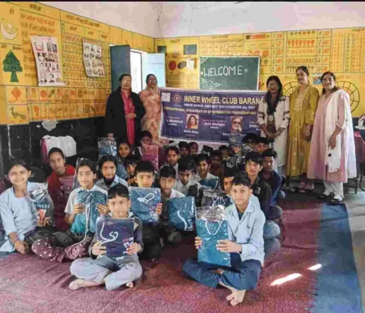 बारां में कड़ाके की ठंड के बीच सेवा का गरमाहट भरा उजास: इनरव्हील क्लब ने सरकारी स्कूल के बच्चों को पहनाए स्वेटर
