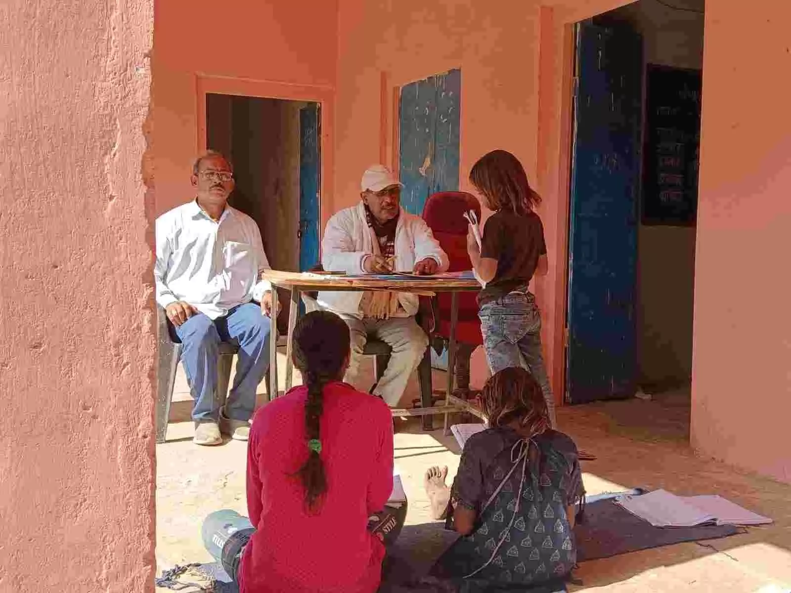 करौली: कल्लादह स्कूल में शिक्षा अधिकारियों की धमक, हिंदी पठन कौशल और मिड-डे मील की गुणवत्ता ने खींचा ध्यान करौली: कल्लादह स्कूल में शिक्षा अधिकारियों की धमक, हिंदी पठन कौशल और मिड-डे मील की गुणवत्ता ने खींचा ध्यान