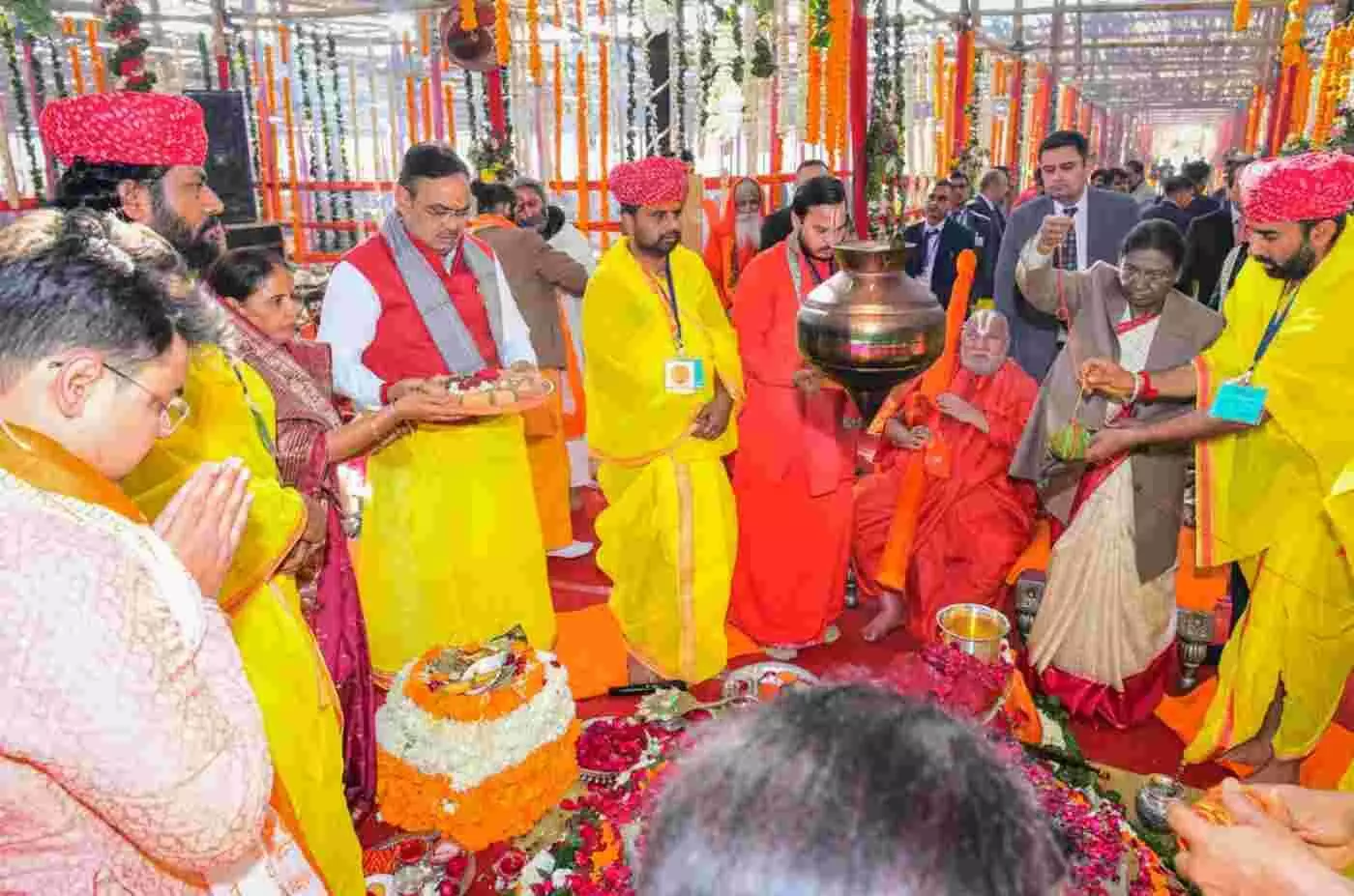 जयपुर में राष्ट्रपति का भव्य आगमन: 1008 कुण्डीय महायज्ञ में द्रौपदी मुर्मु ने दी पूर्णाहुति, भक्तिमय हुई गुलाबी नगरी