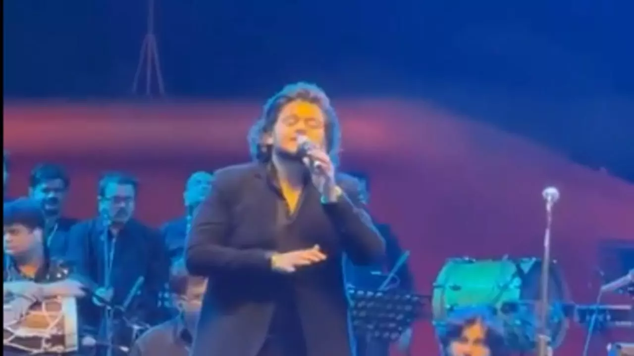 Vishal Mishra stirred memories on the stage of Border 2; the tune of Jaate Hue Lamhon brought back memories of 1997 in Delhi. Vishal Mishra stirred memories on the stage of Border 2; the tune of Jaate Hue Lamhon brought back memories of 1997 in Delhi.