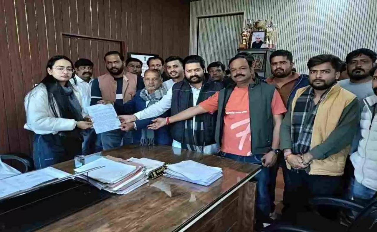 Political upheaval in Kumbhalgarh: Congress takes to the streets to protest voter list fraud, surrounds subdivision office and demands FIR