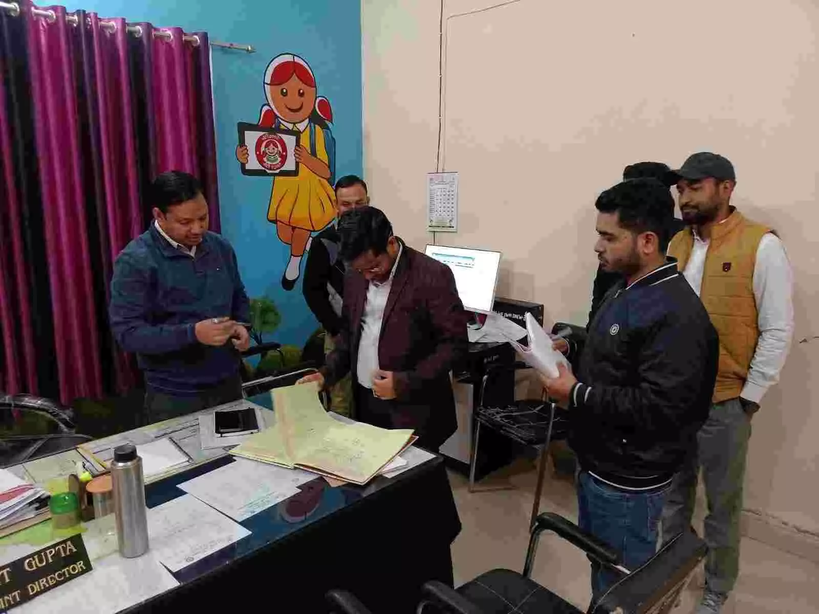 सवाई माधोपुर: एसडीएम के औचक निरीक्षण से सरकारी महकमों में मचा हड़कंप, नपे 6 लापरवाह कर्मचारी