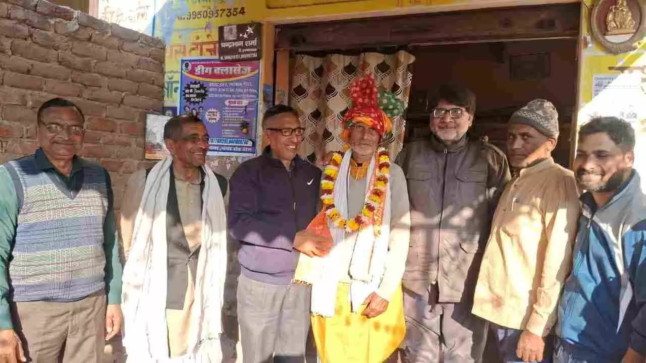 The sky resounded with fireworks of words in Au village, the entire literary world bowed in respect to the 75-year-old poet! The sky resounded with fireworks of words in Au village, the entire literary world bowed in respect to the 75-year-old poet!