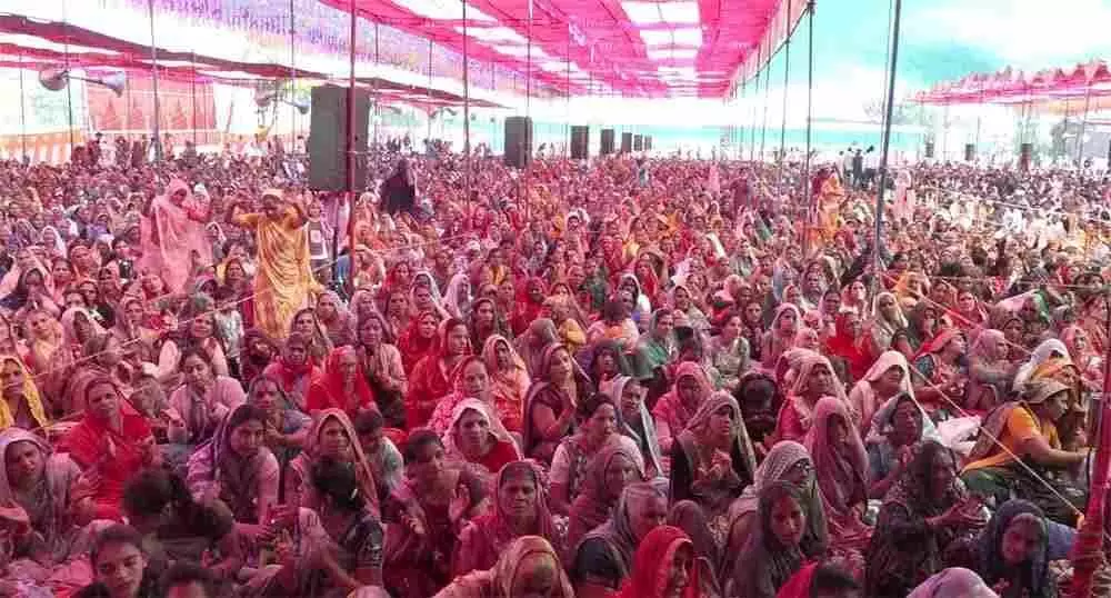 When Pt. Kamal Kishore Nagar started singing this bhajan, Hadoti was in a frenzy,