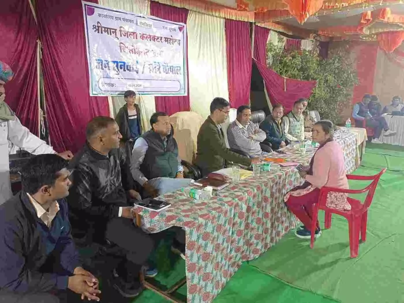डूंगला: सेमलिया में एडीएम की रात्रि चौपाल, अतिक्रमण के जाल और रास्ते की रुकावटों पर प्रशासन का कड़ा प्रहार
