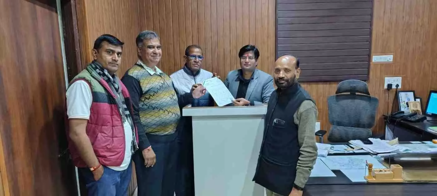 मावली में कांग्रेस की फजीहत: ज्ञापन देने पहुंचे मात्र चार कार्यकर्ता, ब्लॉक अध्यक्ष पर फूटा आक्रोश!