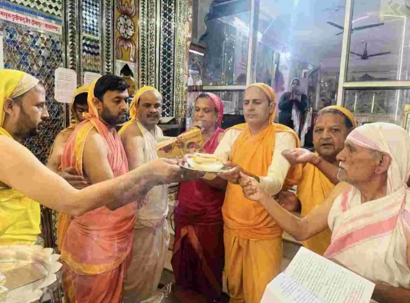 बारां में गूँजा आदिनाथ भगवान की जय, प्रथम तीर्थंकर के मोक्ष कल्याणक पर श्रद्धा का सैलाब, समर्पित किया निर्वाण लाडू बारां में गूँजा आदिनाथ भगवान की जय, प्रथम तीर्थंकर के मोक्ष कल्याणक पर श्रद्धा का सैलाब, समर्पित किया निर्वाण लाडू