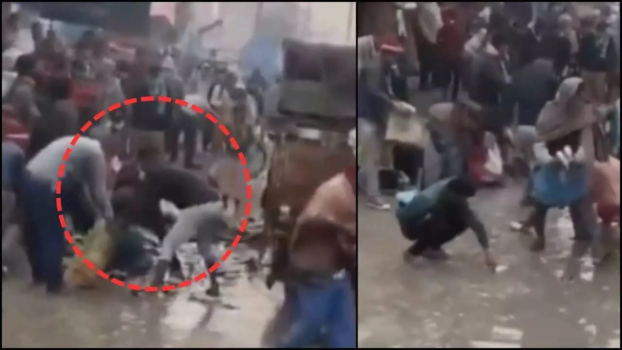 Humanity dies in Bihar: A childs body lies on a Sitamarhi street, but society is busy looting fish Humanity dies in Bihar: A childs body lies on a Sitamarhi street, but society is busy looting fish
