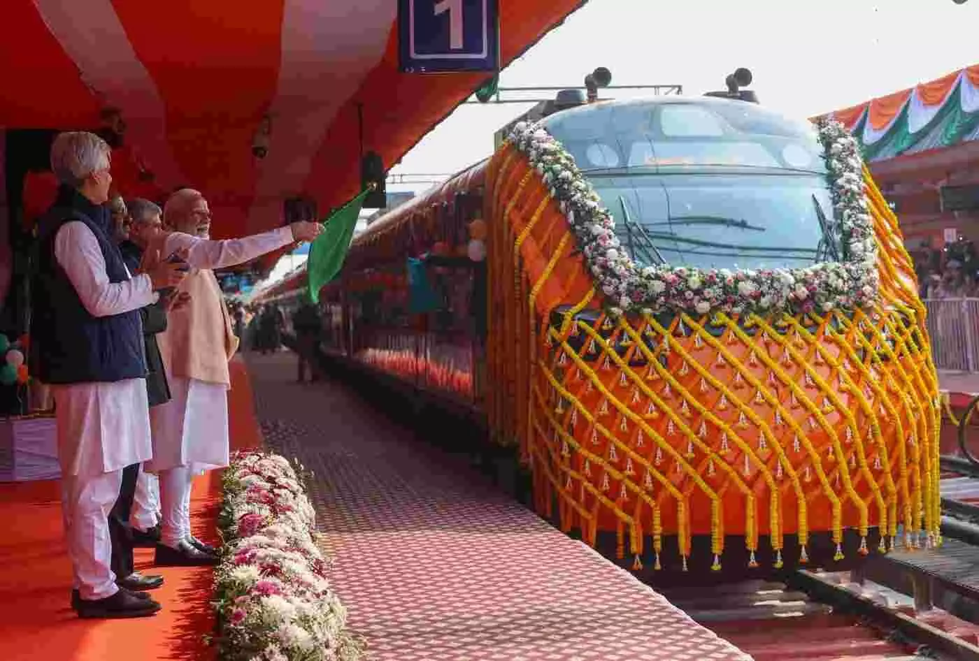 मालदा से प्रधानमंत्री मोदी का बड़ा शंखनाद: देश को मिली पहली वंदे भारत स्लीपर ट्रेन, बंगाल के लिए 3,250 करोड़ की सौगात