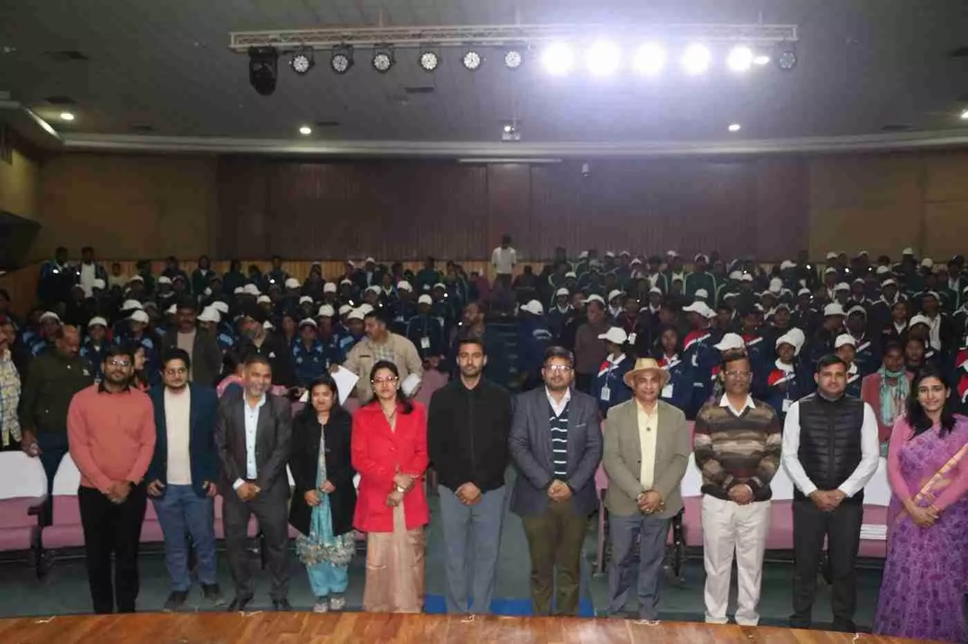 जयपुर: प्रकृति के उपासक आदिवासी युवाओं ने एमिटी में बिखेरी अपनी संस्कृति की आभा, मुकेश कलाल ने दिया आधुनिक भारत के नेतृत्व का मंत्र