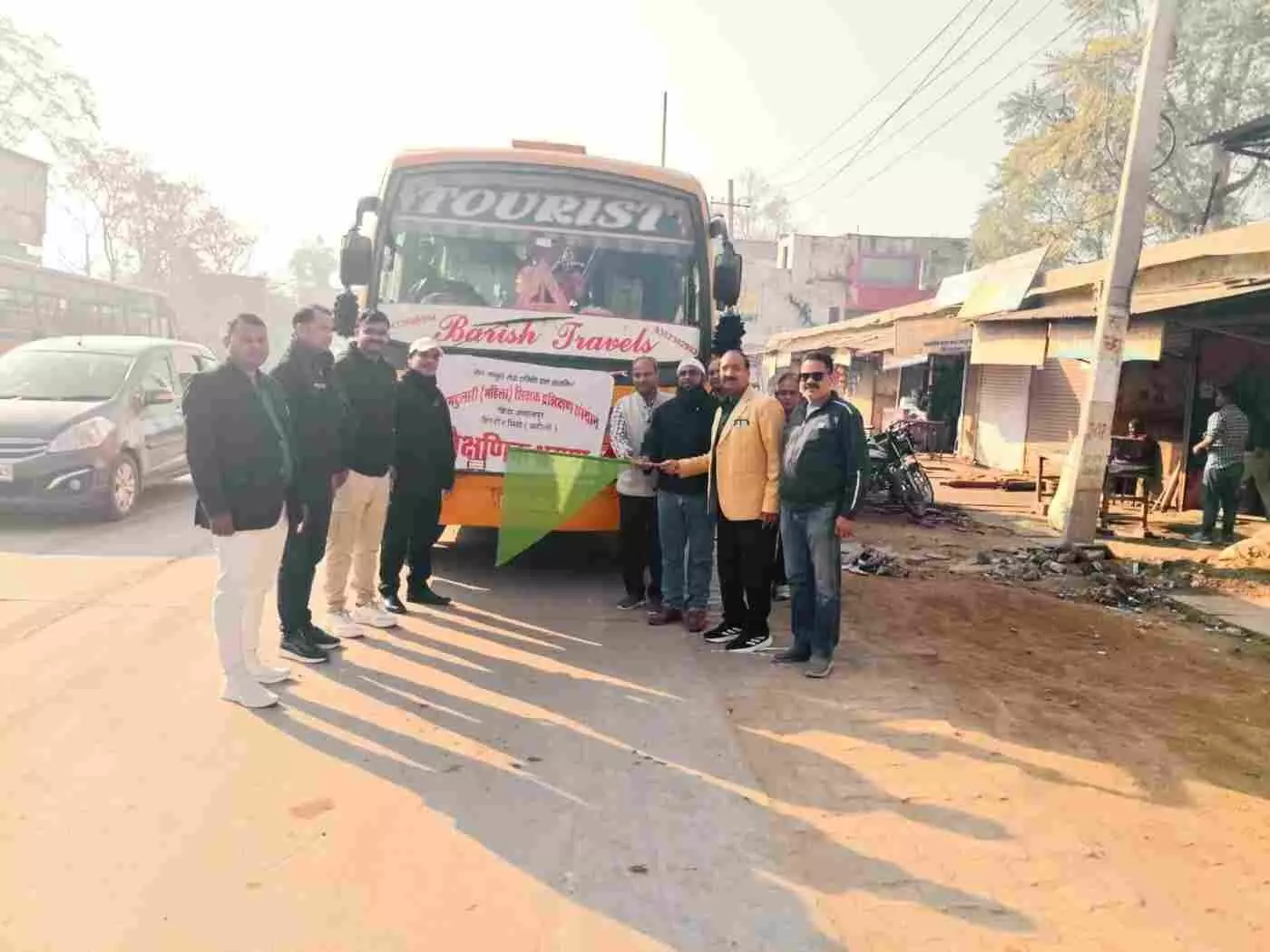 हिंडौन: भविष्य की शिक्षिकाओं का शैक्षिक महाकुंभ, प्रशासनिक अधिकारी ने हरी झंडी दिखाकर सात दिवसीय भ्रमण को किया रवाना हिंडौन: भविष्य की शिक्षिकाओं का शैक्षिक महाकुंभ, प्रशासनिक अधिकारी ने हरी झंडी दिखाकर सात दिवसीय भ्रमण को किया रवाना