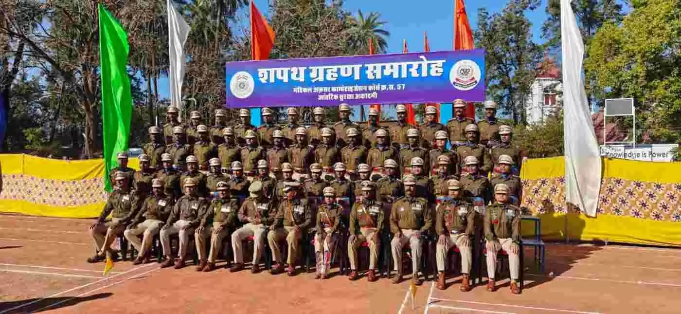 माउंट आबू: सीआरपीएफ के 44 जांबाज मेडिकल ऑफिसर्स ने ली देश सेवा की शपथ, आंतरिक सुरक्षा अकादमी में गूंजी शौर्य की हुंकार माउंट आबू: सीआरपीएफ के 44 जांबाज मेडिकल ऑफिसर्स ने ली देश सेवा की शपथ, आंतरिक सुरक्षा अकादमी में गूंजी शौर्य की हुंकार