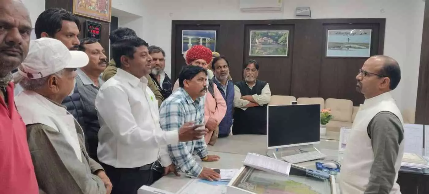 सवाई माधोपुर: मतदाता सूची में वोट चोरी का बड़ा खेल! कांग्रेस ने लगाया लोकतंत्र की हत्या का आरोप, कलेक्टर से न्याय की गुहार सवाई माधोपुर: मतदाता सूची में वोट चोरी का बड़ा खेल! कांग्रेस ने लगाया लोकतंत्र की हत्या का आरोप, कलेक्टर से न्याय की गुहार