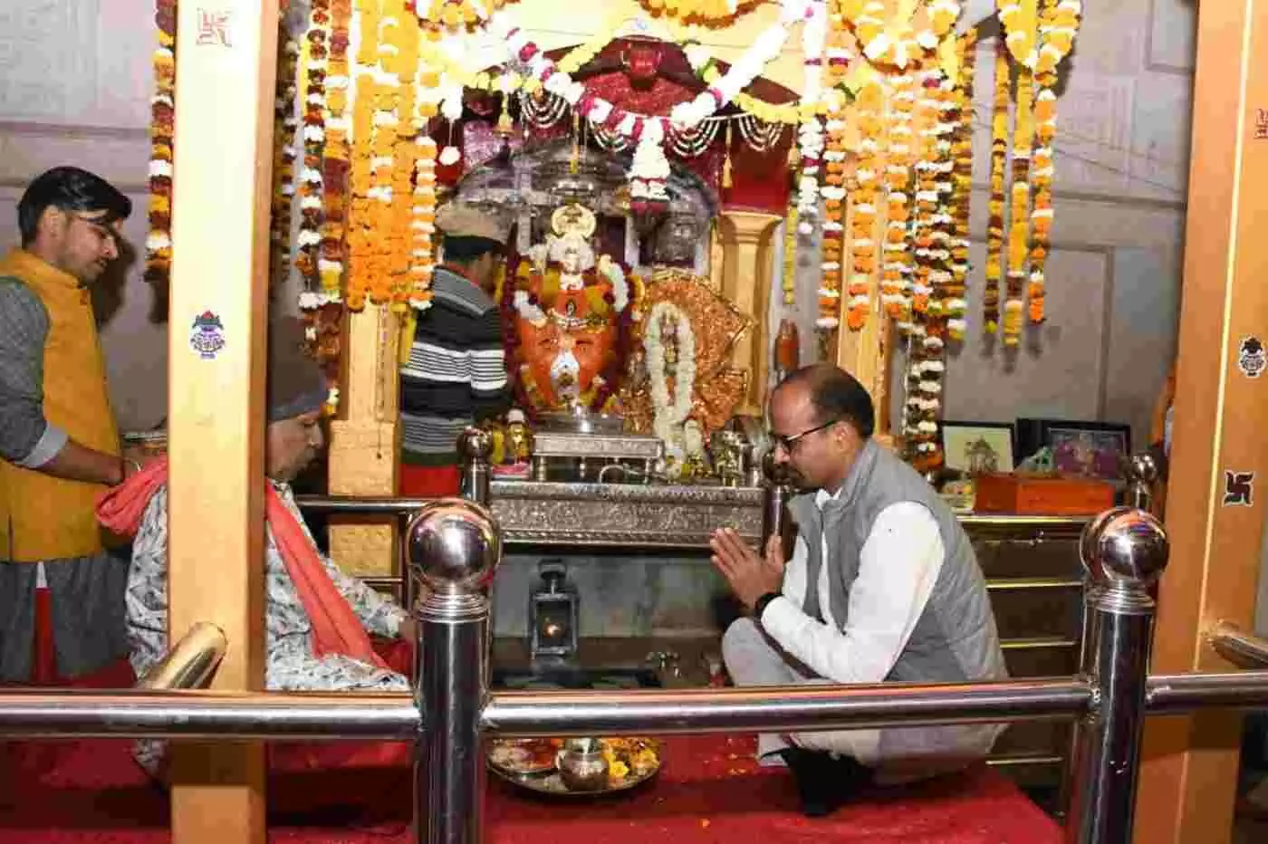 सवाई माधोपुर के 263वें स्थापना दिवस पर उमड़ा जनसैलाब: त्रिनेत्र गणेश की महाआरती से रणथम्भौर की माटी तक, लोक संस्कृति के रंग में रंगे विदेशी मेहमान सवाई माधोपुर के 263वें स्थापना दिवस पर उमड़ा जनसैलाब: त्रिनेत्र गणेश की महाआरती से रणथम्भौर की माटी तक, लोक संस्कृति के रंग में रंगे विदेशी मेहमान