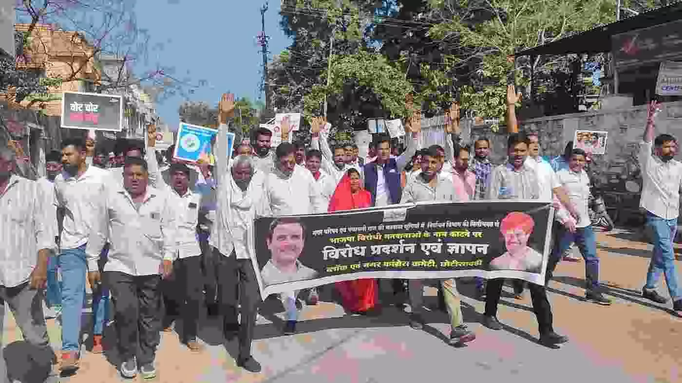 छोटीसादड़ी में लोकतंत्र पर प्रहार: पूर्व मंत्री उदयलाल आंजना का गंभीर आरोप, भाजपा के दबाव में कट रहे कांग्रेसी मतदाताओं के नाम